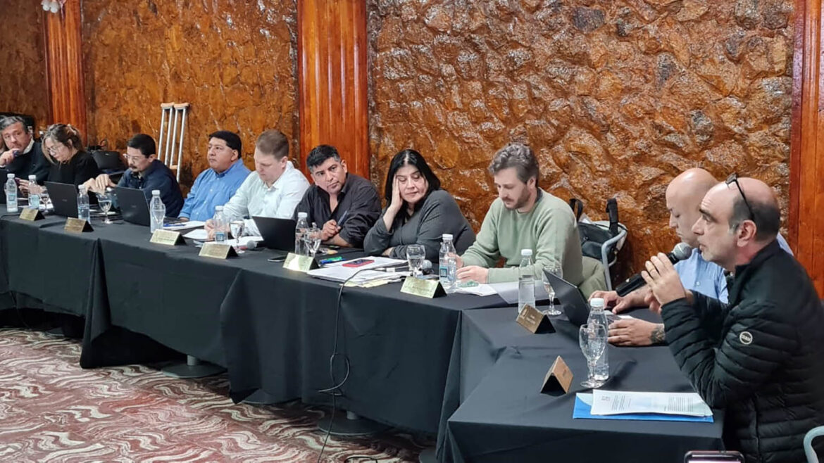 Destacada participación de la UTN en la reunión de concejales, taxistas, remiseros y representantes de Uber