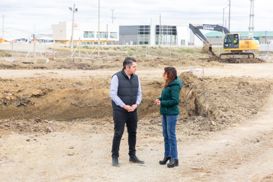 El intendente Perez recorrió el inicio de obra de 180 nuevas viviendas Procrear en Río Grande