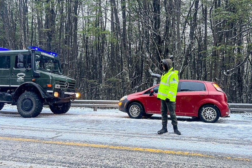 Vuelven a restringir la circulación en la Ruta 3 a vehículos que no cuenten con cubiertas de invierno