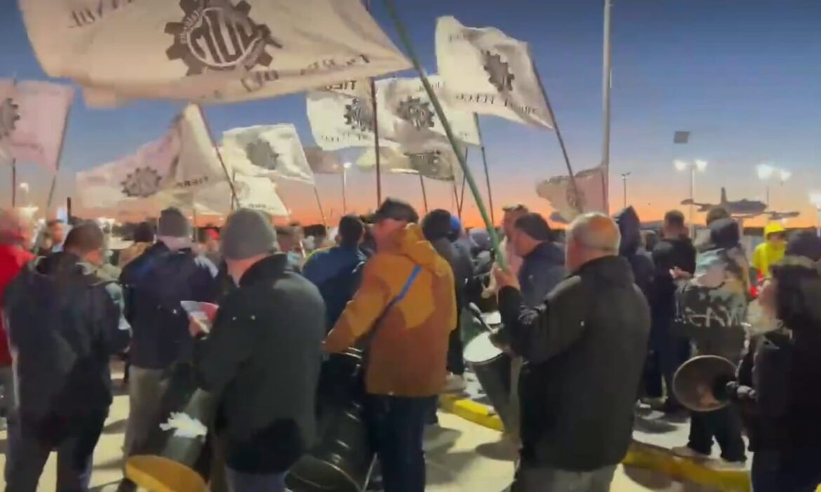 Cacerolazo en Tierra del Fuego en rechazo a los anuncios de Milei