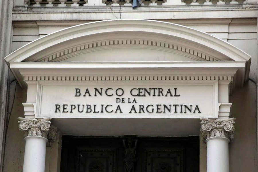 El Banco Central restringirá al mínimo las operaciones de dólar mayorista este lunes