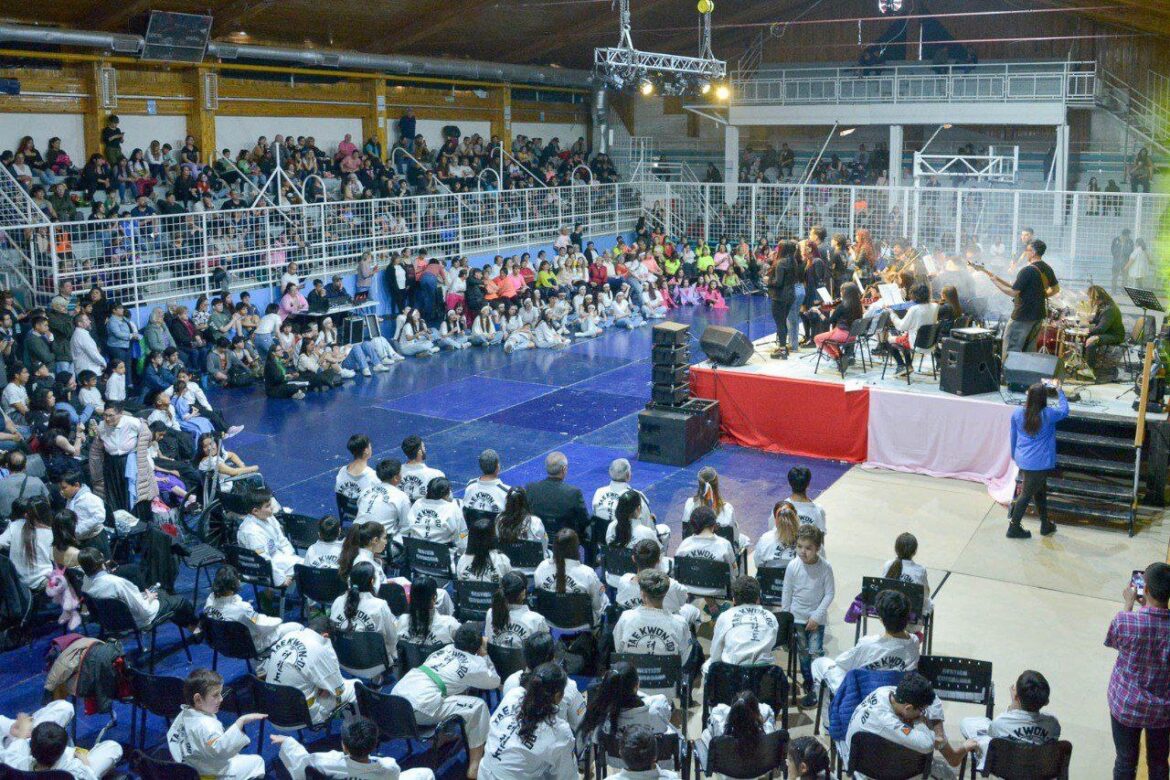 Gran cierre anual de los centros comunitarios municipales y los “Espacios Joven”