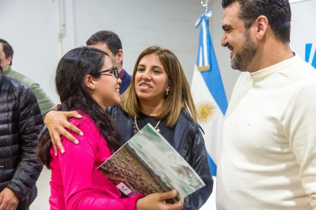 La municipalidad de Ushuaia entregó 49 decretos de preadjudicación a familias nucleadas en sindicatos