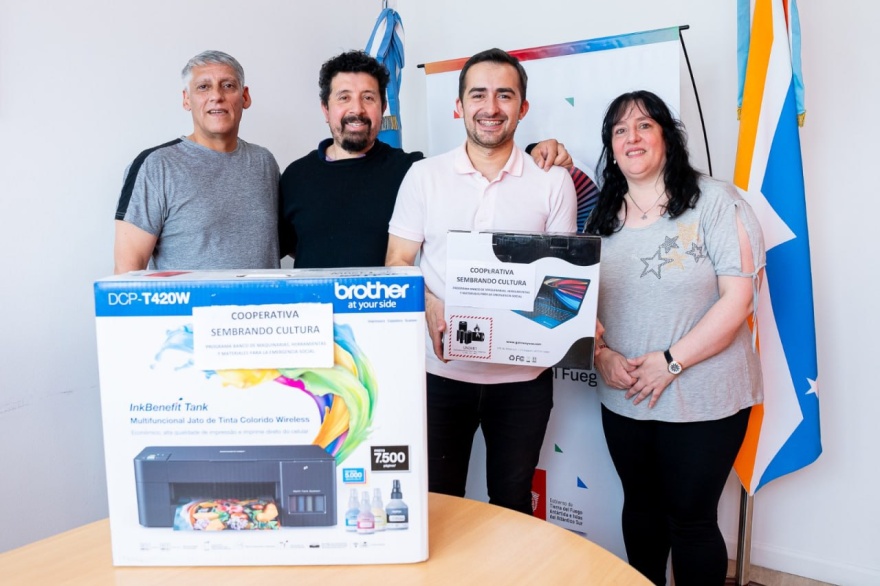 Gobierno entregó equipos informáticos e insumos destinados al rubro gastronómico fueguino