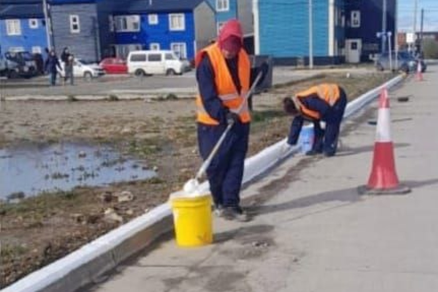 Reacondicionamiento, pintura y desmalezamiento en distintos puntos de la ciudad