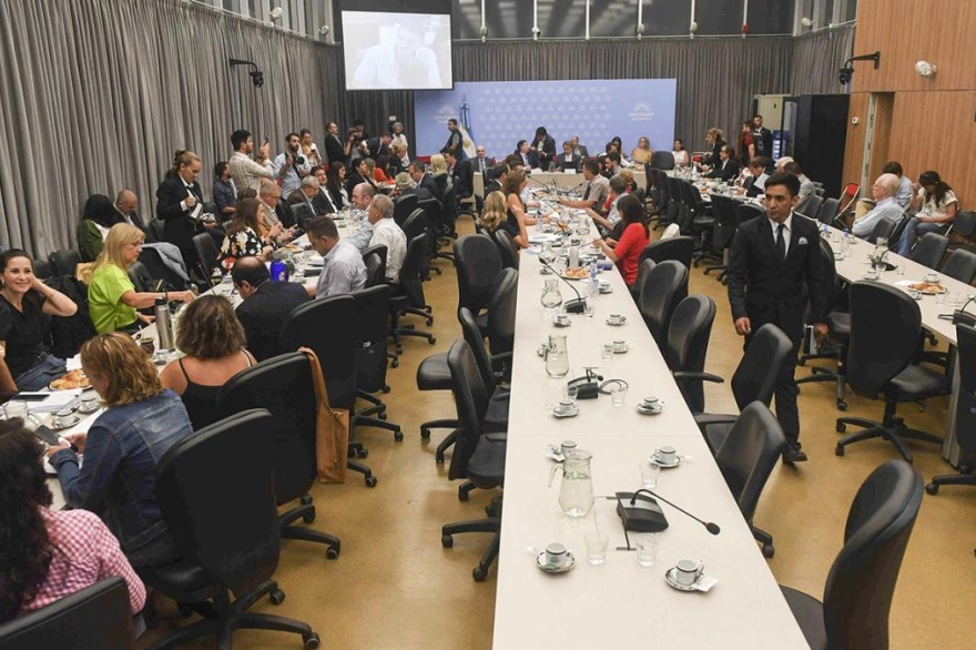 El oficialismo busca cerrar acuerdos con la oposición para votar el proyecto de ley «Ómnibus»