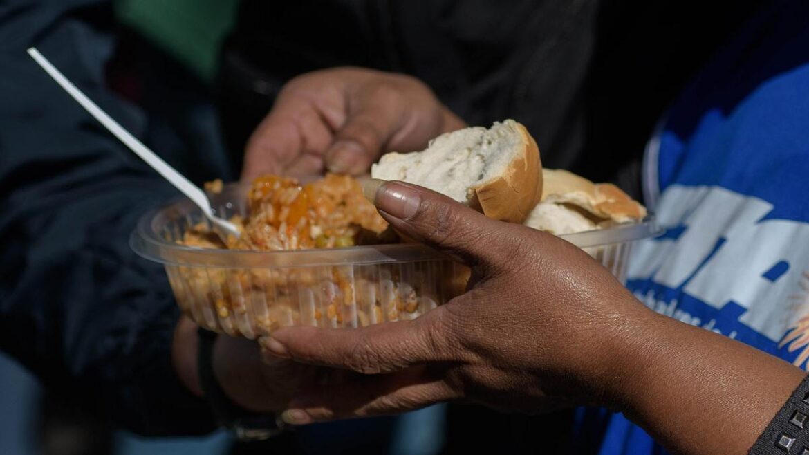 La canasta de indigencia en CABA aumentó 248,32% en 2023, 50 puntos más que la inflación