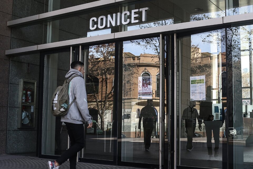 Conicet: investigadores advierten por el ataque de Milei a la ciencia y la tecnología