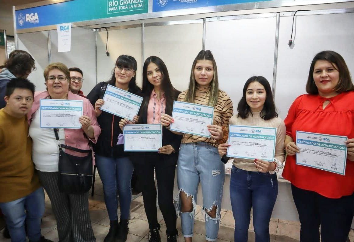 CIENTOS DE RIOGRANDENSES ELIGEN FORMARSE DURANTE EL VERANO