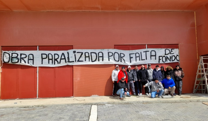 La obra está paralizada por millonaria deuda del gobierno con la empresa