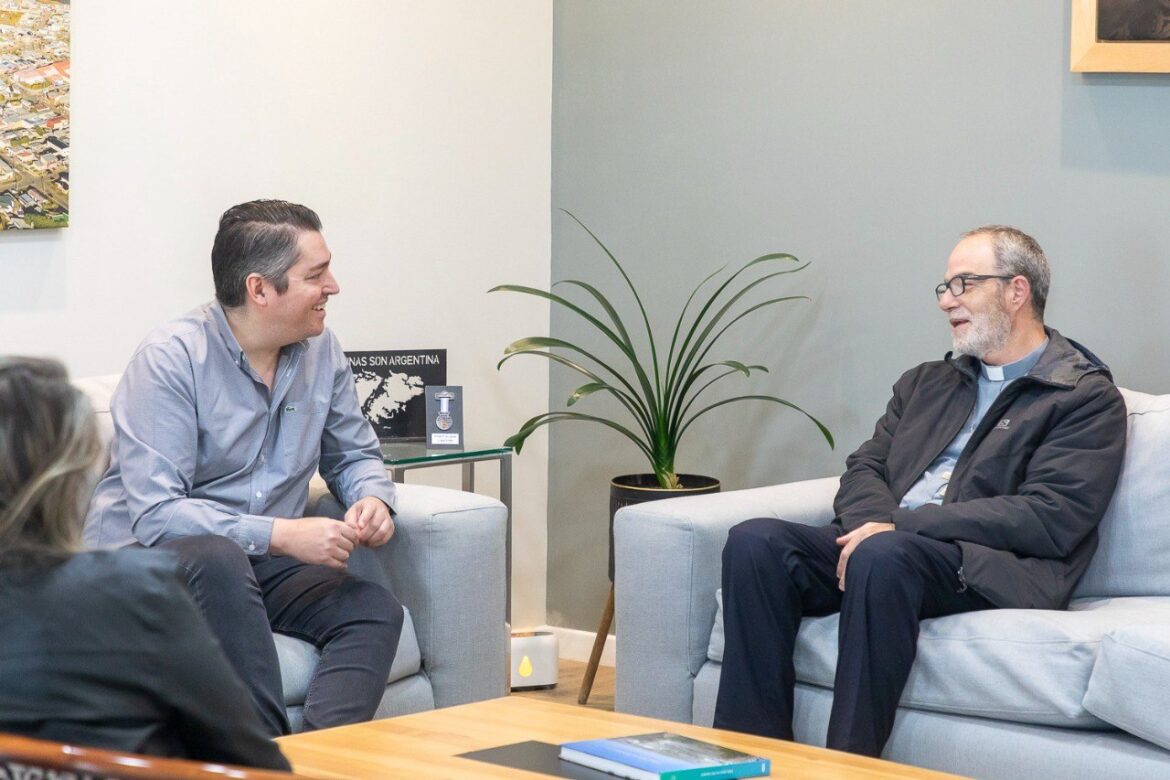 El Intendente recibió al Obispo de la diócesis de Santa cruz y Tierra del fuego