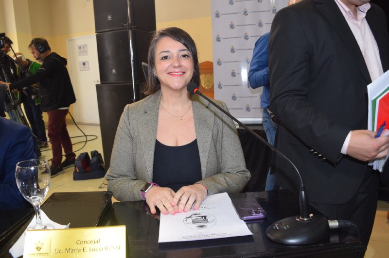 “La decisión del Ejecutivo Municipal de no estar presente en esta apertura atenta directamente contra el sistema democrático”, expresó la Concejal Rossi