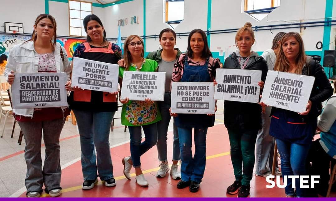 Actos públicos docentes: Reclamaron reapertura de paritarias