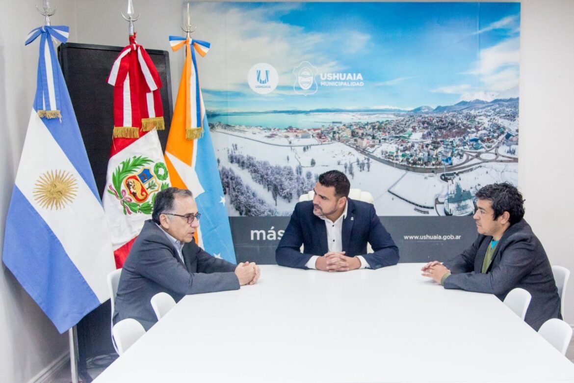 Vuoto recibió al embajador de Perú