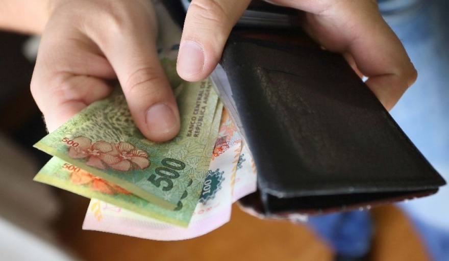 Argentina tiene el salario mínimo en dólares más bajo de la región