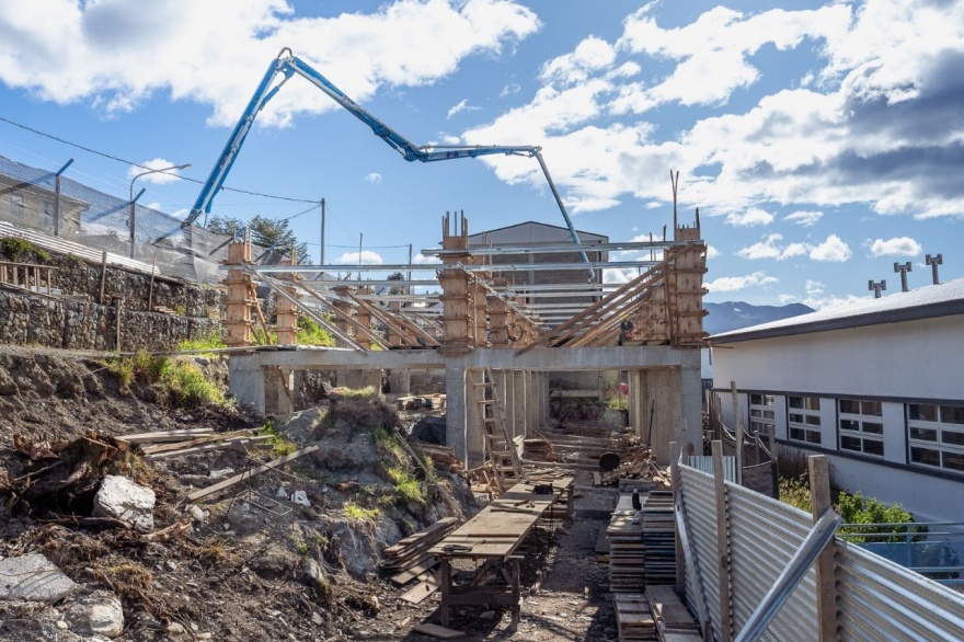 «Hoy tenemos 30 obras paradas que implican 1500 puestos de trabajo directo en Tierra del Fuego»