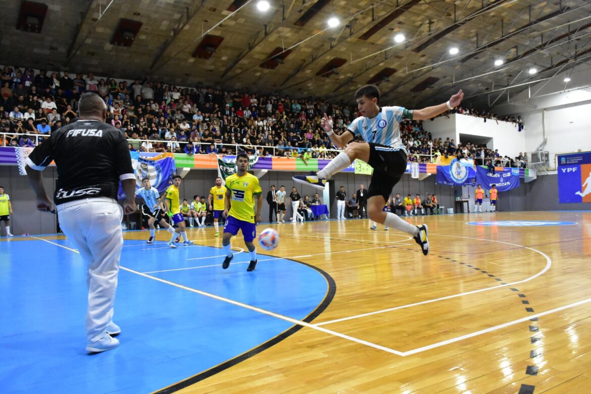 Mundial C20 Futsal Comodoro 2024: Argentina, líder absoluto con goleada a Brasil
