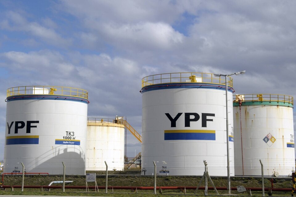 Santa Cruz : YPF busca desprenderse de 55 pozos y peligran miles de puestos de trabajo