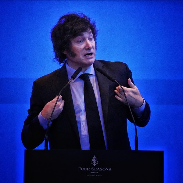 Javier Milei ratificó que su Gobierno avanzará con la baja de 70 mil contratados en el Estado