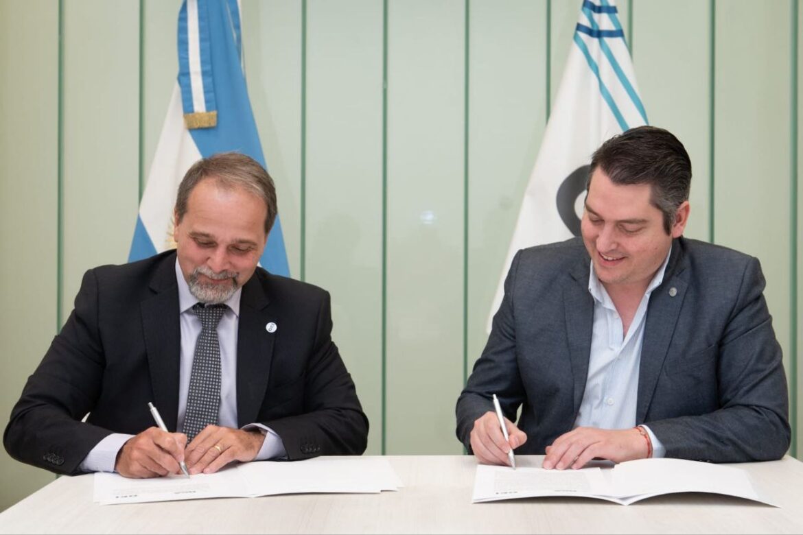 Perez y el Director de la Organización de Estados Iberoamericanos trabajarán en una agenda de capacitación laboral