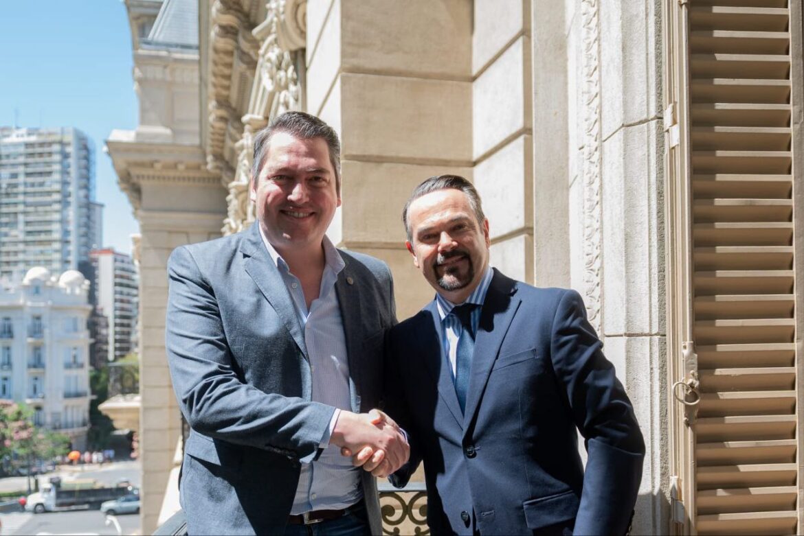 Perez se reunió con el amebajador de Francia para analizar proyectos de inversión en Río Grande