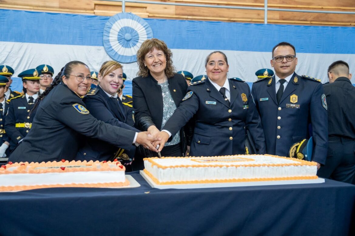 EL GOBIERNO ACOMPAÑÓ EL ANIVERSARIO POR LOS 30 AÑOS DE LA DIVISIÓN INSTITUTOS POLICIALES