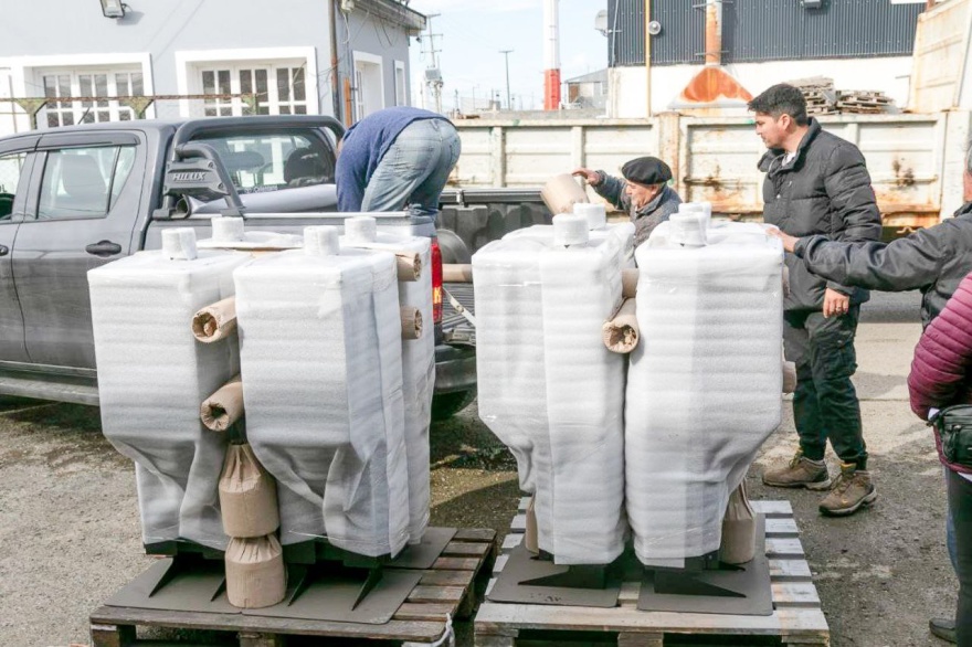 En Río Grande, el Municipio entregó más de 100 estufas de biomasa a productores hortícolas