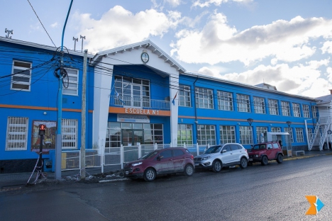 Docentes de la Escuela 1 de Ushuaia en alerta y movilización por falta de clases