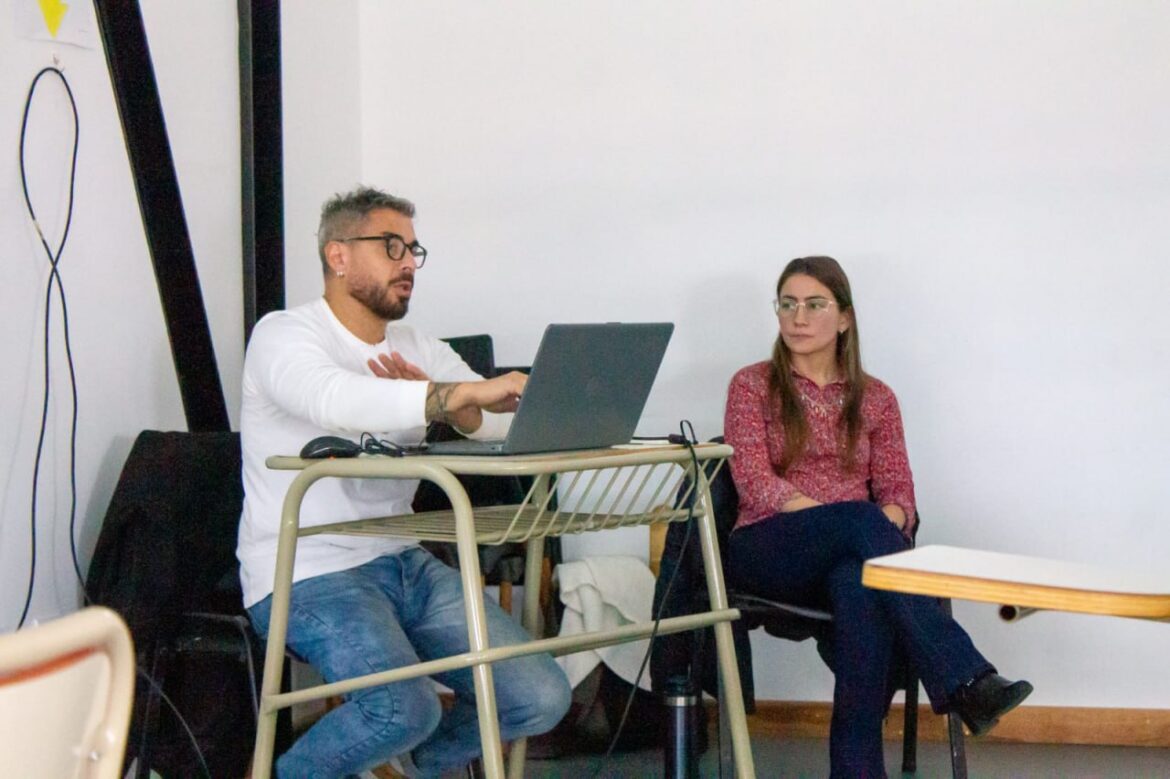 Docentes y no docentes de la UNTDF recibieron capacitación en materia de consumos problemáticos