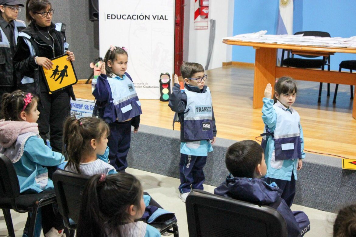 Infancias del jardín » Dominó» visitaron el area de educación vial municipal