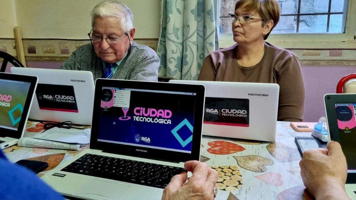 Nodos de Inclusión Tecnológica en el centro de jubilados