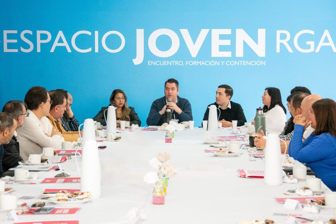 Perez se reunió con directivos de nivel secundario