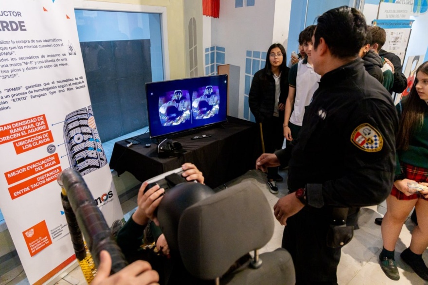 La ‘Expo Conociendo tu Policía’ se inauguró en el Shopping Paseo del Fuego de Ushuaia