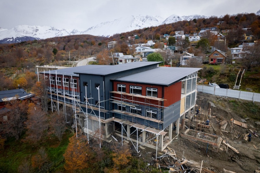 Melella recorrió avances en la obra de una nueva escuela en el barrio Ecológico de Ushuaia