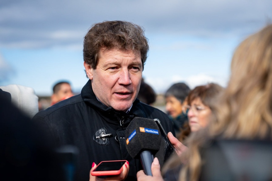 ‘Deja mucho que desear’: Melella criticó una campaña publicitaria de la empresa Camuzzi