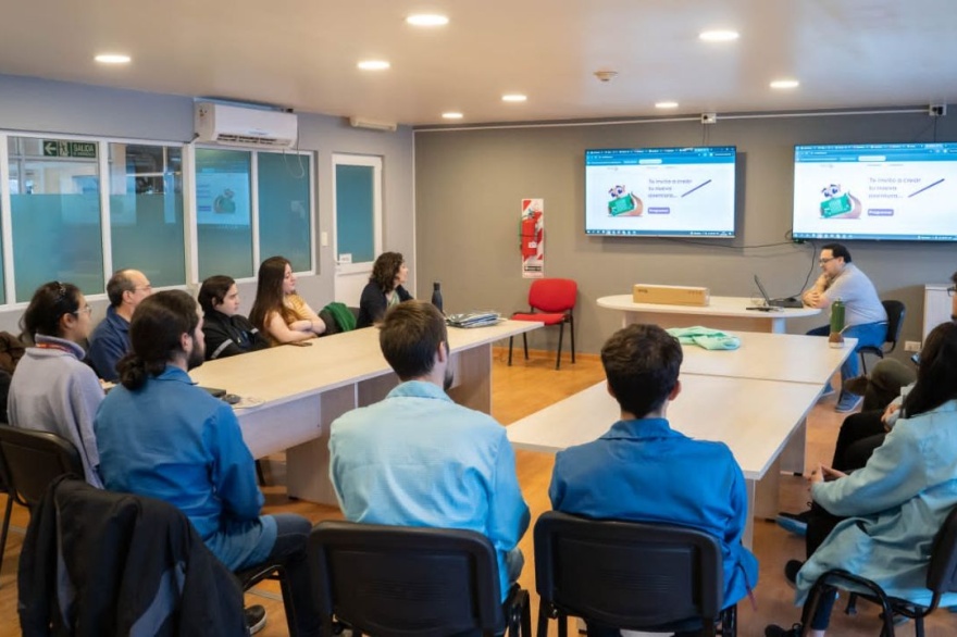 La Agencia de Innovación recibió las primeras placas ARCHI producidas por Newsan en Ushuaia