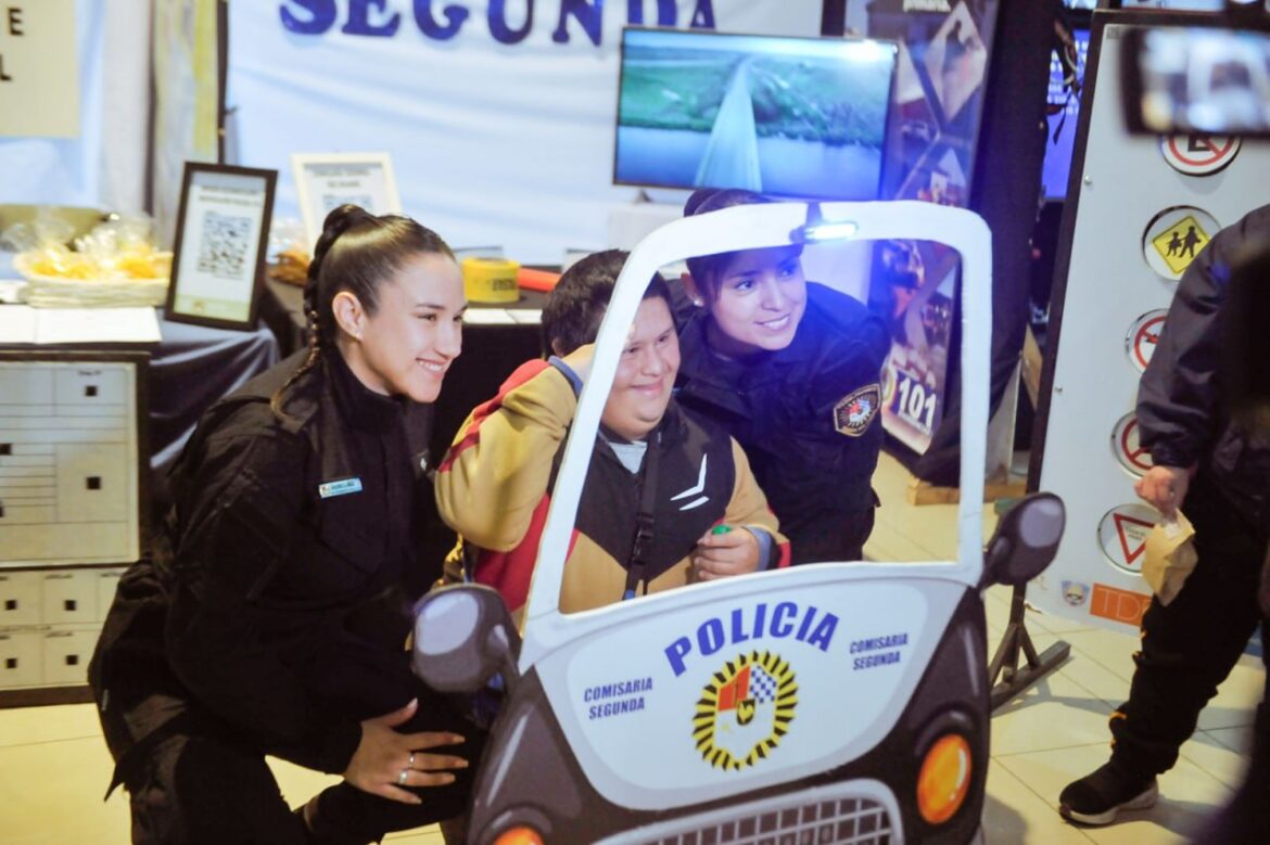 Se inauguró en Río Grande una nueva edición de la expo «Conociendo a tu policía»