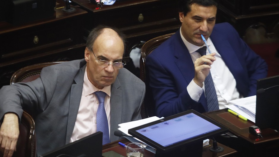 Crece la interna entre los radicales por la idea del gobierno de descartar los cambios acordados en el Senado