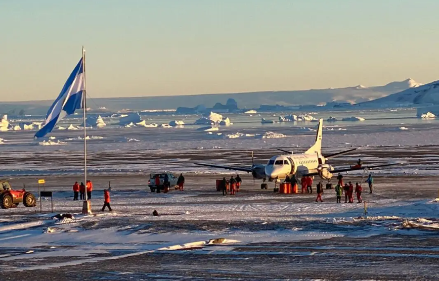 Sancionaron la Ley que impulsa la actividad aérea comercial hacia la Antártida