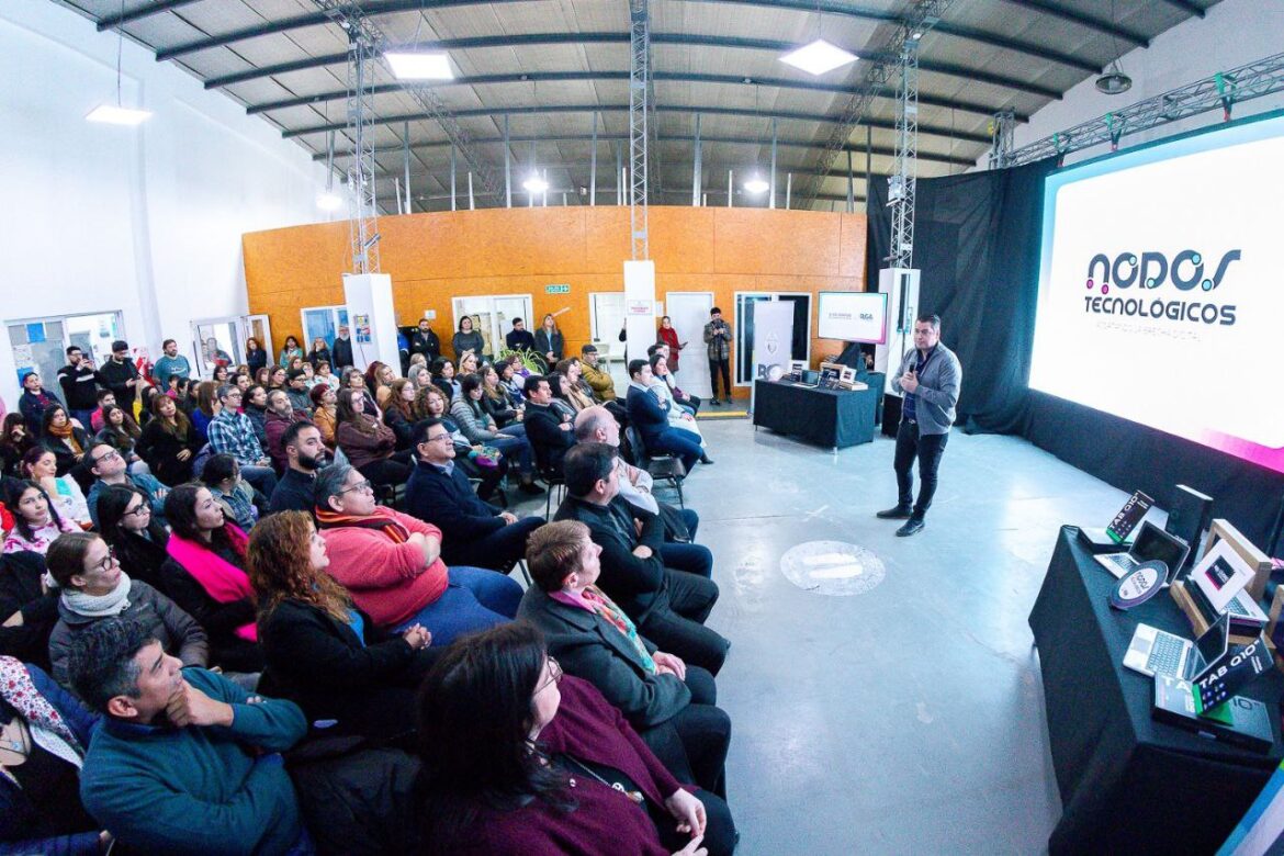 Nodos tecnológicos: ya son 2000 los equipos informáticos entregados a más de 120 instituciones de la ciudad