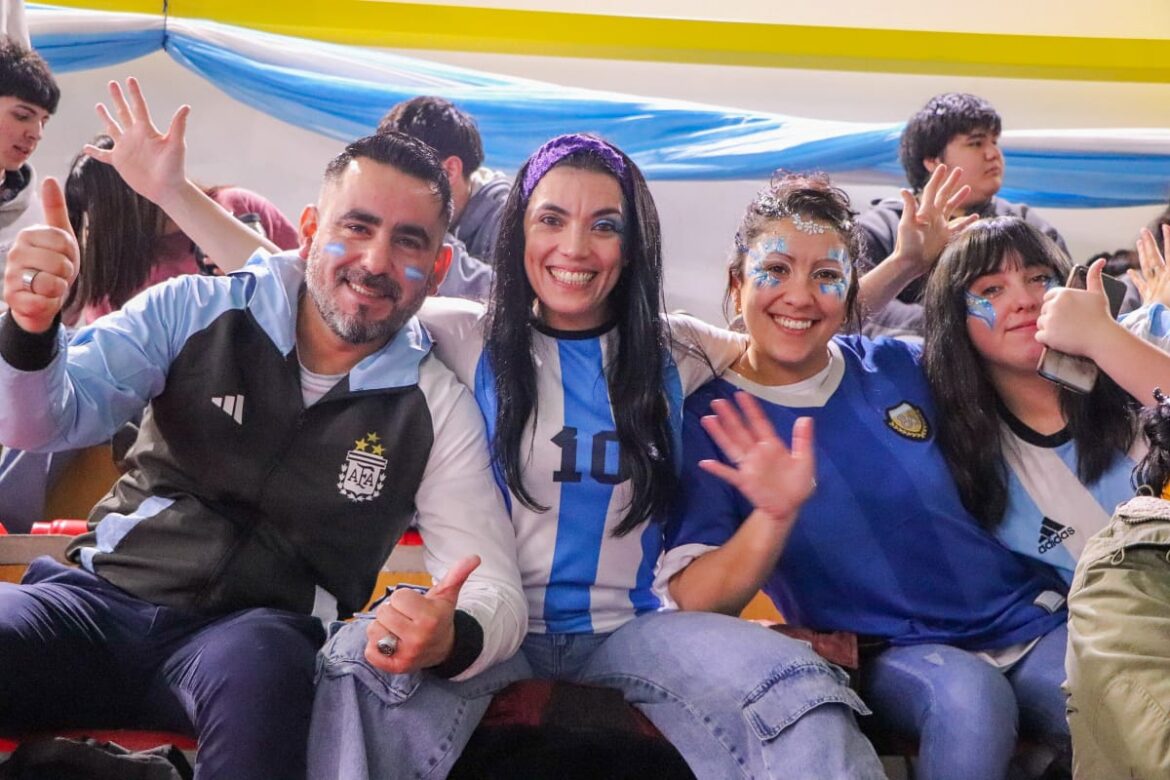 ‘Hinchas del Fin del Mundo’, la propuesta que acompañaron cientos de fueguinos para alentar a la Selección Argentina