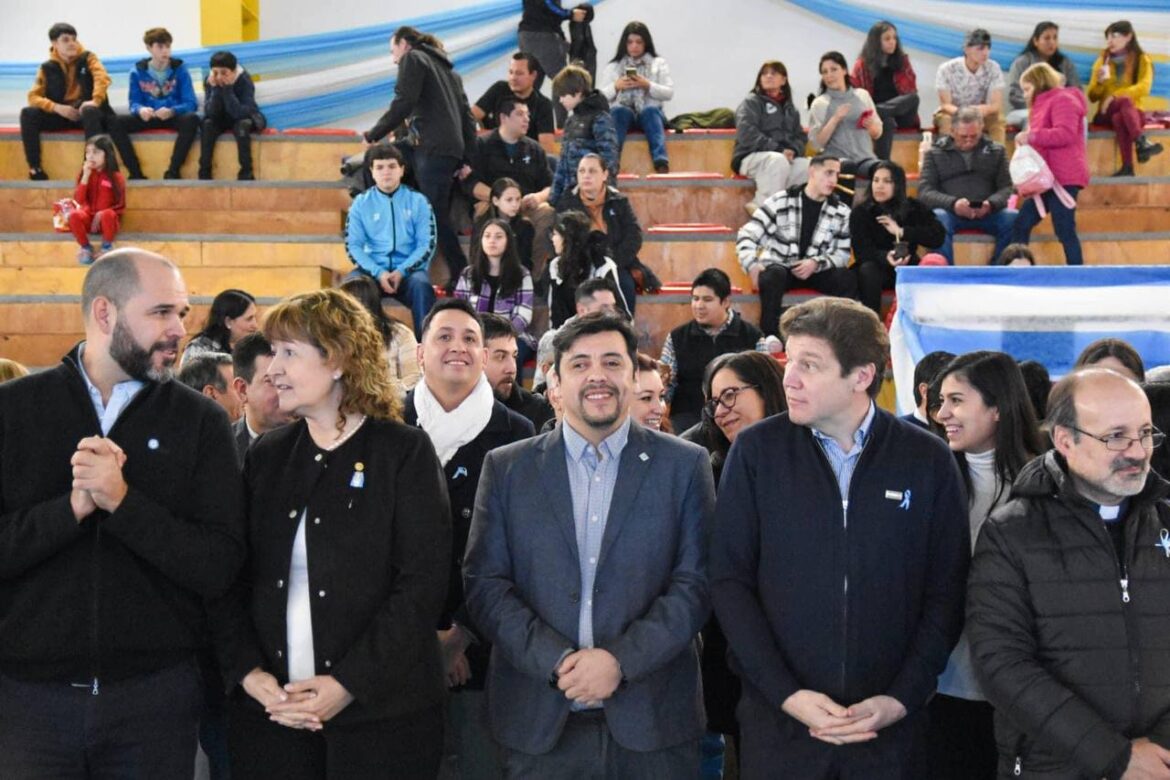 El Municipio de Tolhuin participó del acto por el 208º Aniversario de la independencia de Argentina