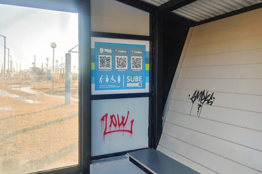 Denunciaron hechos de vandalismo en nuevas garitas de colectivos en Río Grande