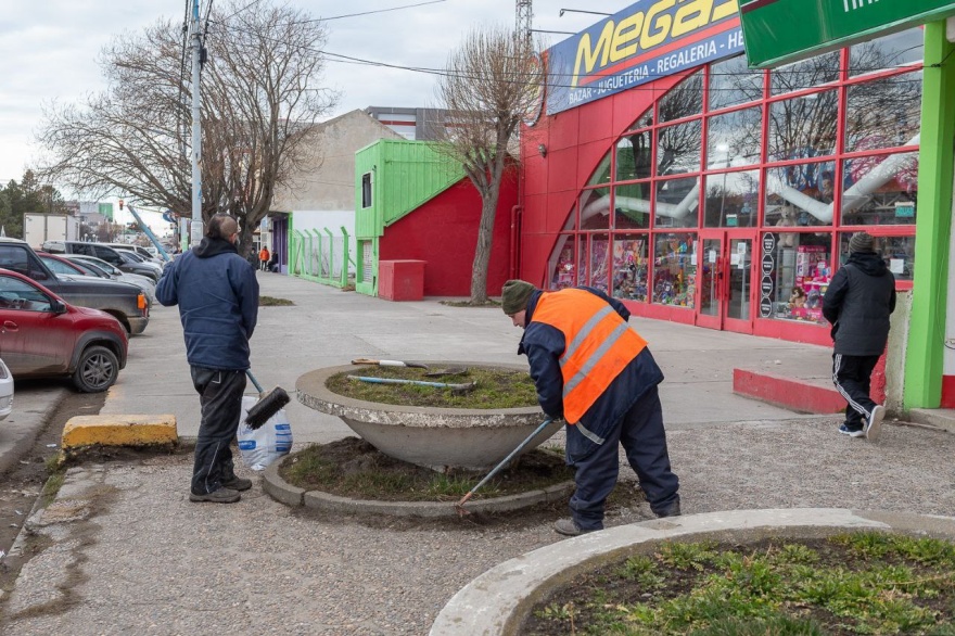 Trabajos de embellecimiento en distintos sectores de Río Grande