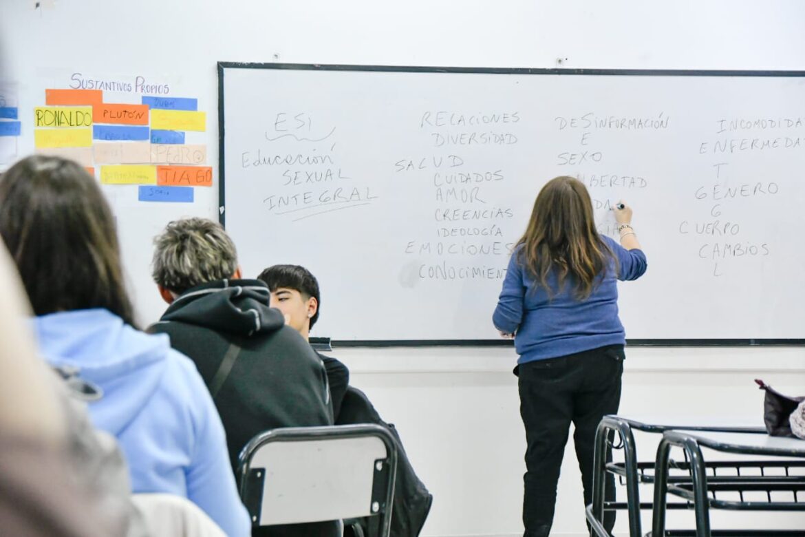 Gobierno acordó una nueva recomposición salarial con el sector docente