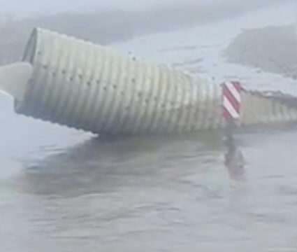 Vecinos de Cabo San Pablo piden ayuda al Gobierno tras quedar aislados por el desborde de un río