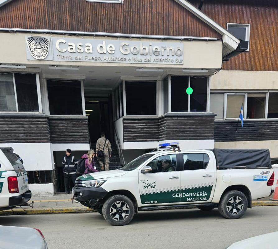 Gendarmería Nacional allana Casa de Gobierno buscando el decreto del llamado a elecciones