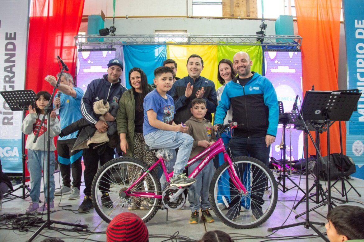 Cientos de niños y niñas fueron parte del gran cierre del mes de las infancias