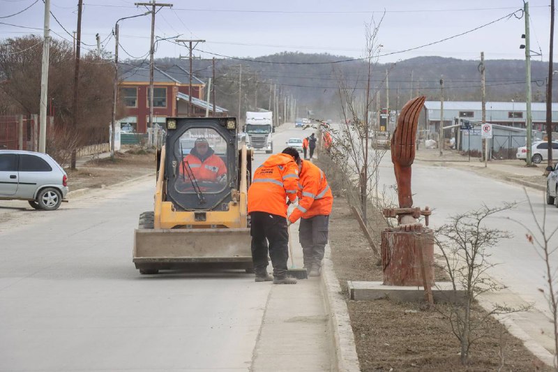 Tolhuin intensifica las tareas de limpieza urbana