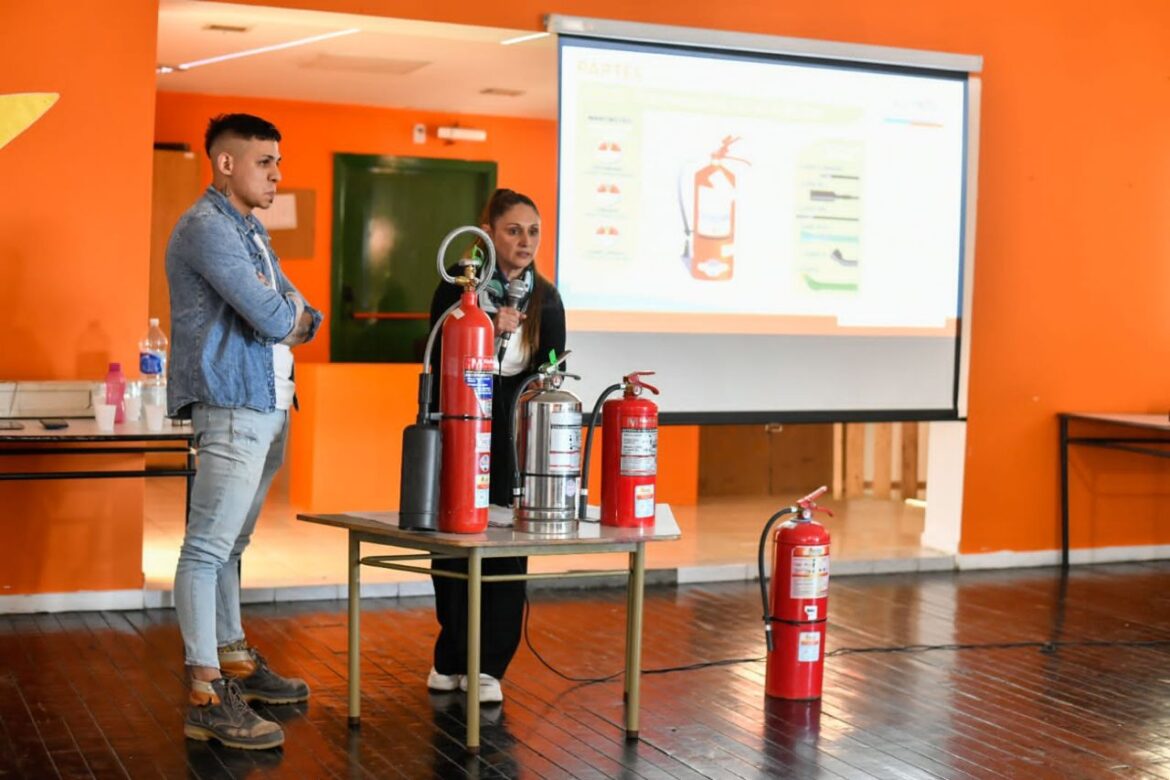 Brindaron capacitación a personal de gimnasios, depósitos y comedores de escuelas de la Provincia